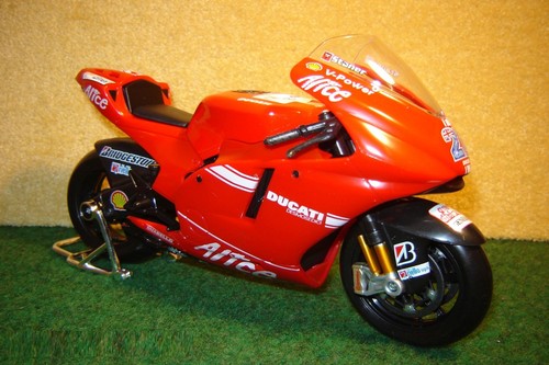 Ducati desmosedici - 1:18,
